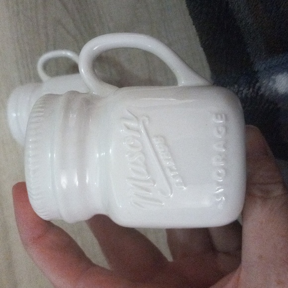 Set of Mason jar salt and pepper shakers. - Picture 2 of 4